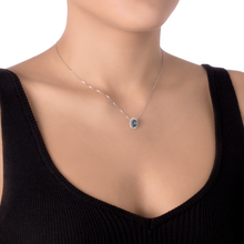 COLAR VIVARA KATE EM OURO BRANCO COM TOPÁZIO LONDON E SAFIRAS