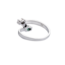 ANEL DE DIAMANTES E ESMERALDA EM OURO BRANCO