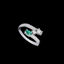 ANEL DE DIAMANTES E ESMERALDA EM OURO BRANCO